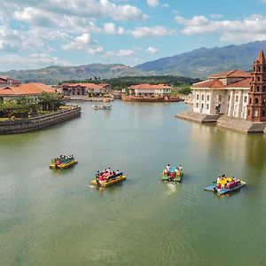Las Casas Filipinas De Acuzar